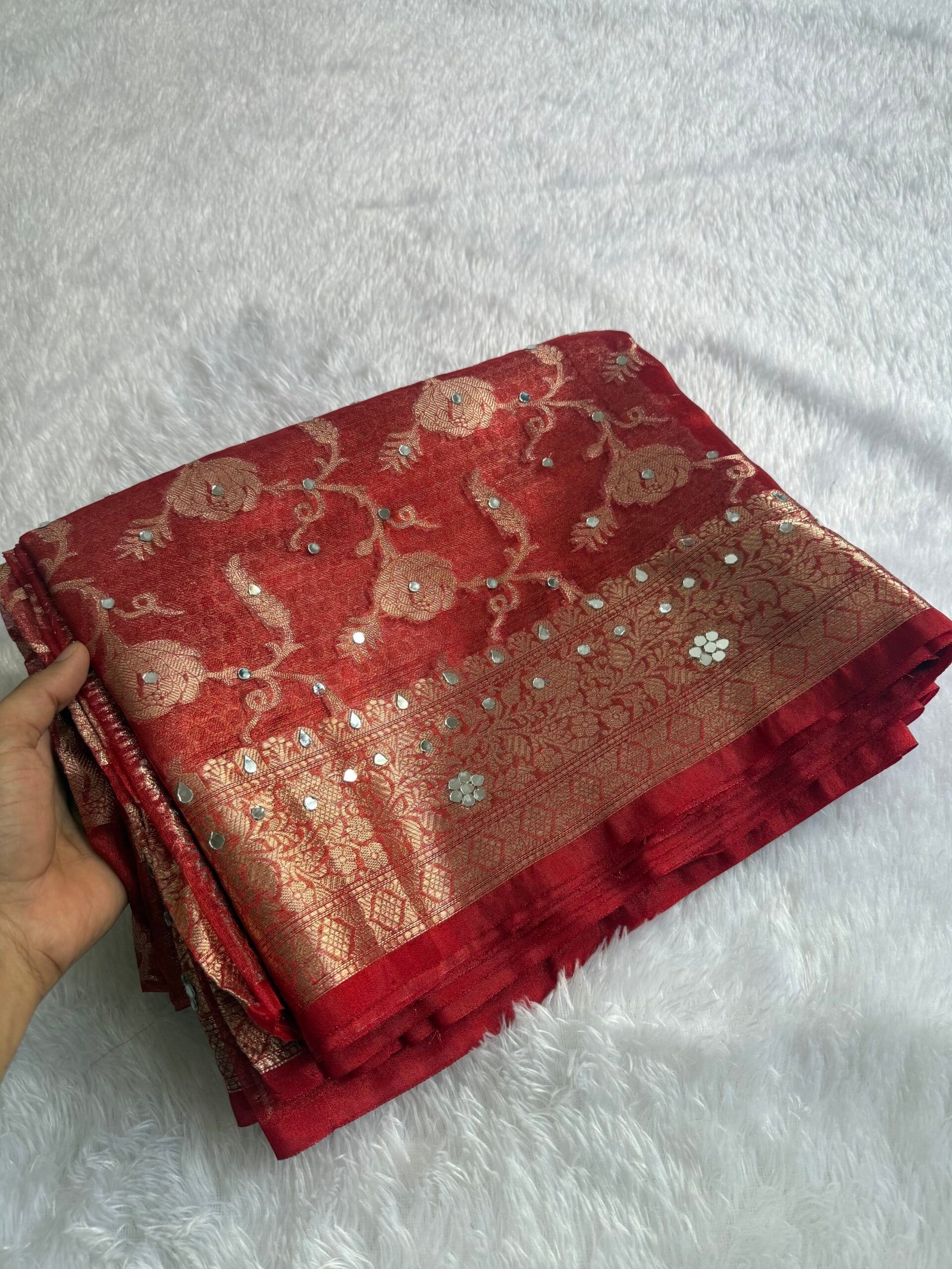 Soft premium tissue – lightweight aur shiny finish ke saath