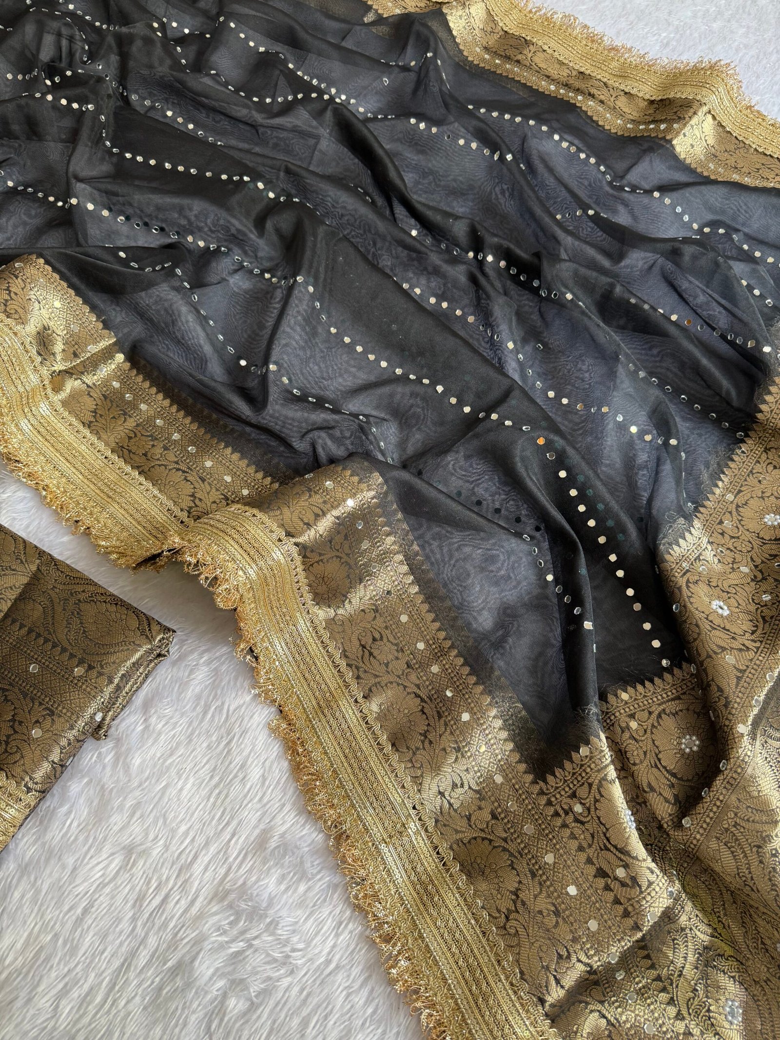 ✨ Stunning Black Organza Saree ✨ - Image 3