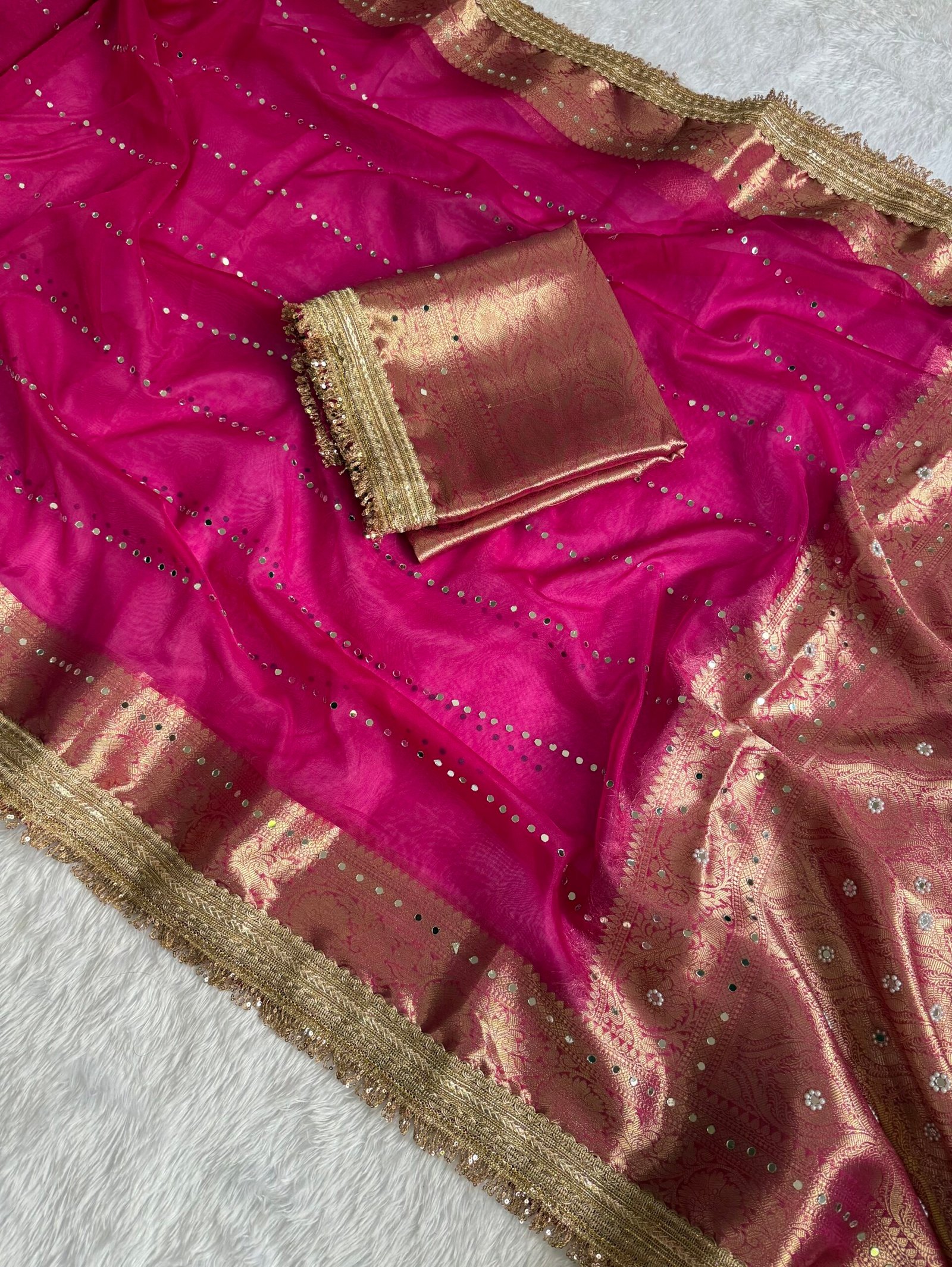 ✨ Stunning Pink Organza Saree ✨ - Image 4